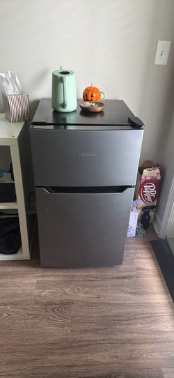 Mini fridge