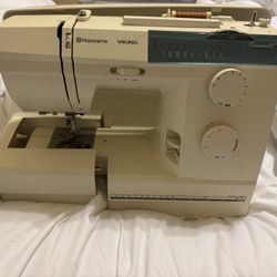 Husqvarna Viking Emerald 118 Sewing Machine