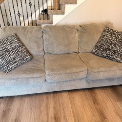 Loveseats With Pillows 