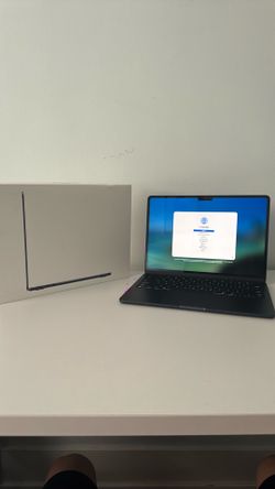 Macbook Air M4 (2025) - 16GB RAM/512GB SSD