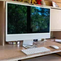 2021 iMac 24" M1 Chip – 16GB RAM, Excellent Condition
