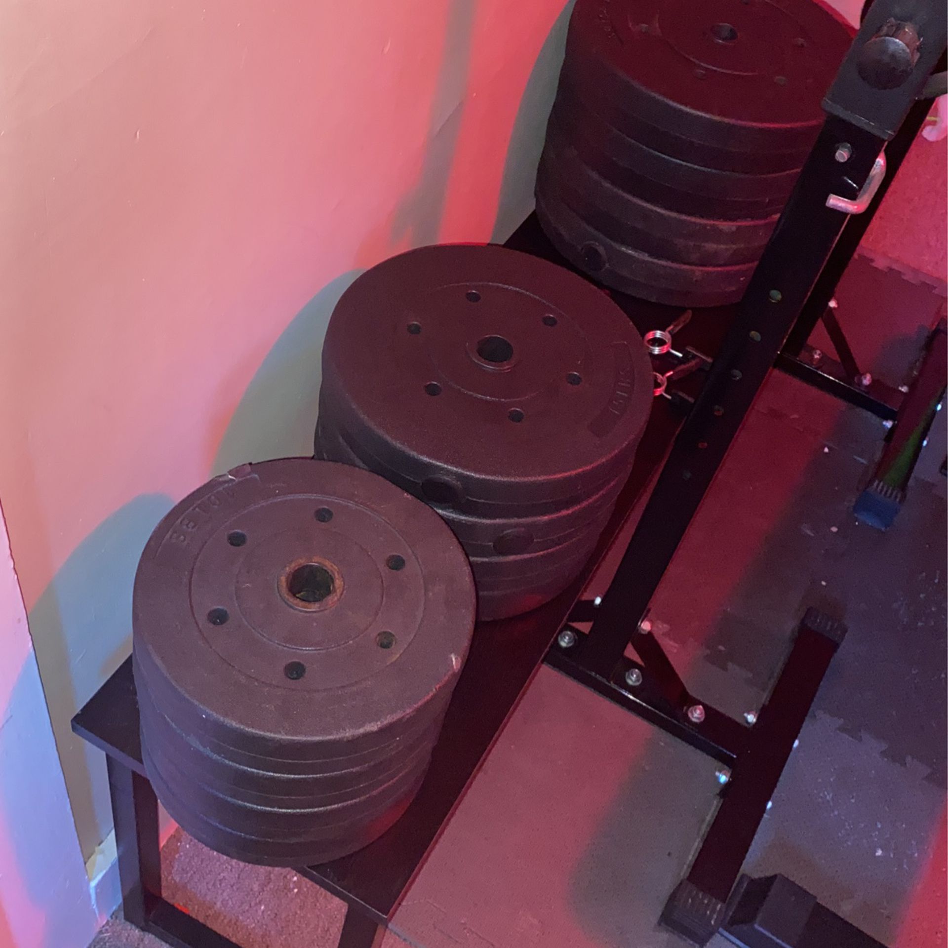 200LB vinyl Weight Set. (Collars And Barbells Included!!)