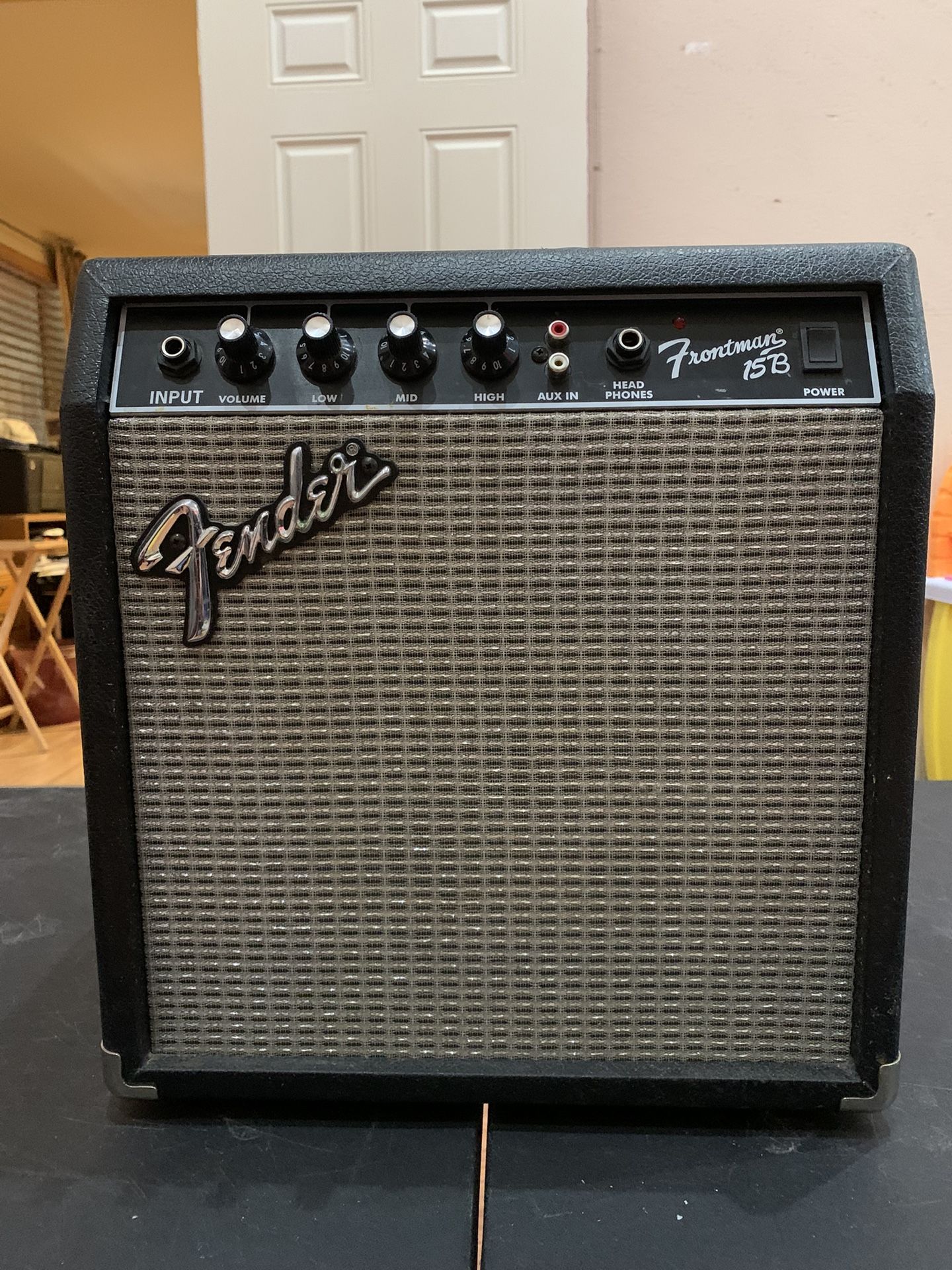 FENDER FRONTMAN 15B BASS COMBO AMP