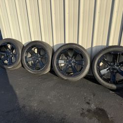 22in GMC Black OEM Wheels w/ 285/45 R22 Tires