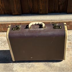 *Vintage Mid-Century Hard Shell Suitcase / Luggage
