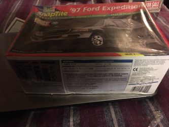 Snaptite 97 Ford Expedition model kit.
