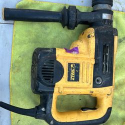 12 Amp 1-9/16 in. SDS-MAX Combination Hammer Kit