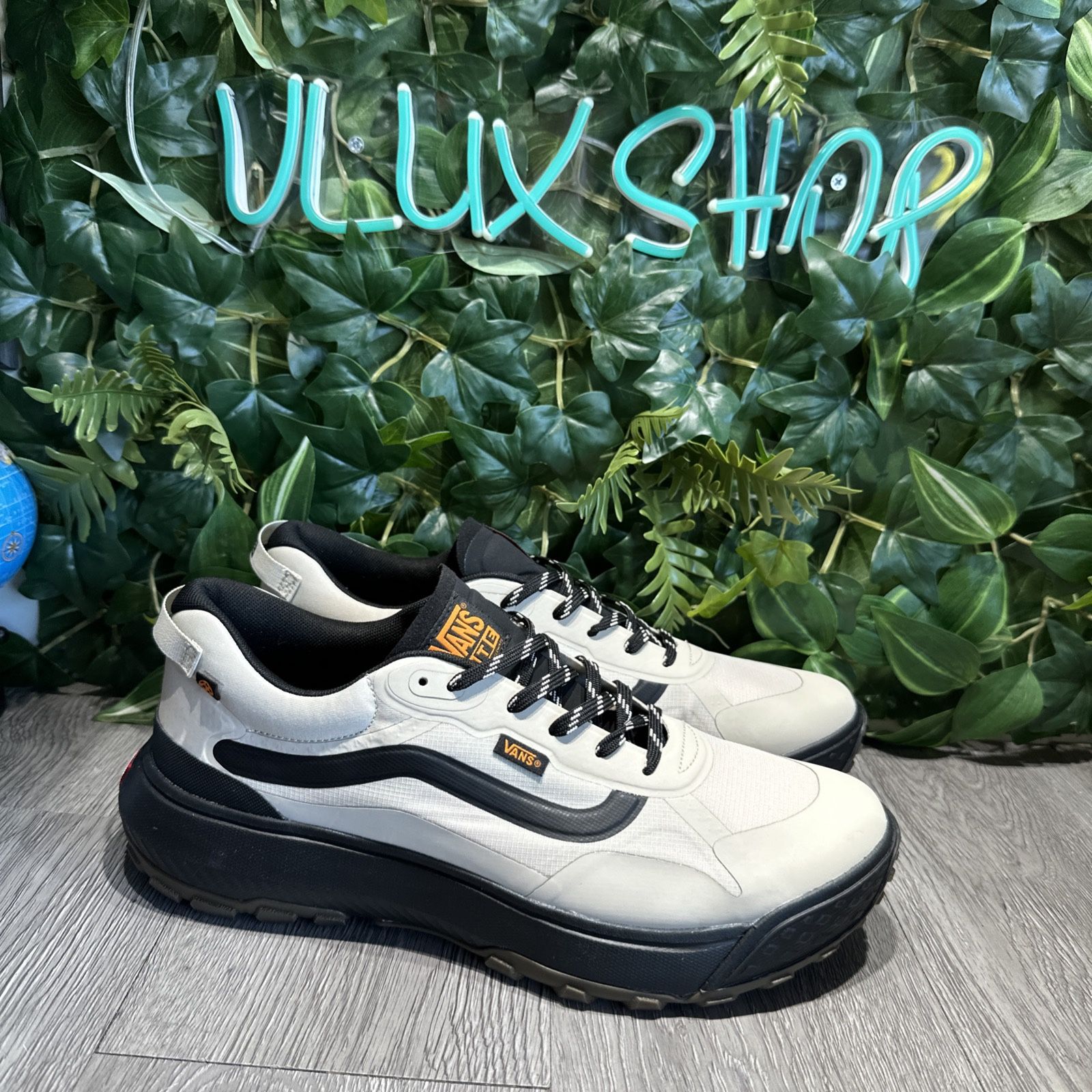 Vans MTE Crosspath Cream Black Hiking Sneakers Men’s Size 12 NWTI’m