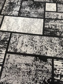 6ft by 9ft rug excellent condition