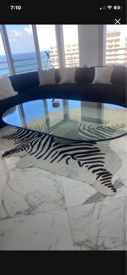 Glass cocktail table