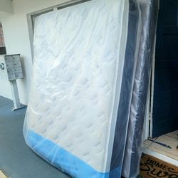 NEW QUEEN-SIZE PILLOW TOP MATTRESS AND BOX SPRING 💤