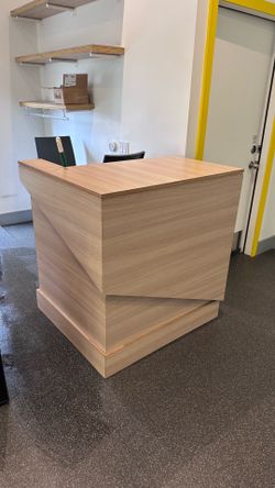 FREE Retail Displays and Shelves