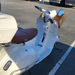 BMS scooter Chelsea 150cc 60 Miles