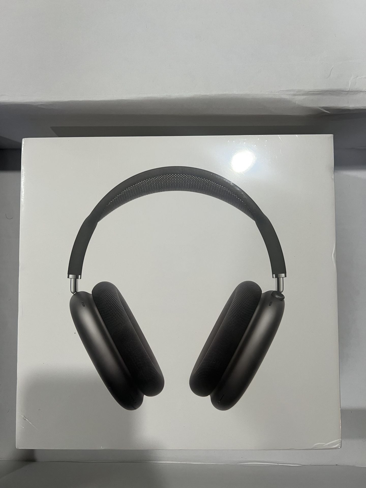 AirPods Max – Like New! 🎧