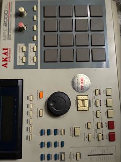 Akai MPC 2000XL