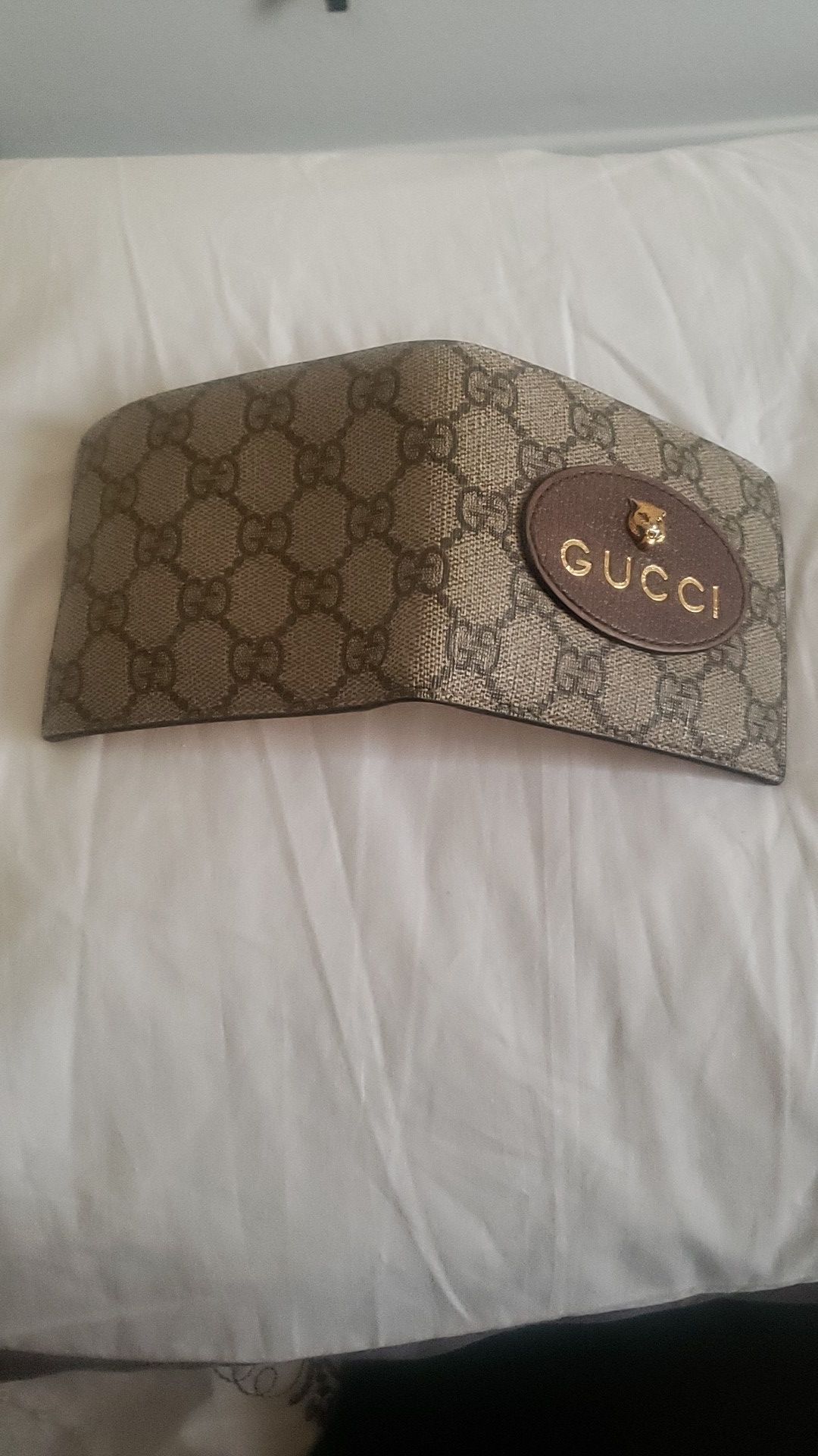 Gucci mens wallet like new