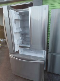 Un Refrijerador Tres Puertas LG  Tres Meses De Garantia  Se ,lleva El Mismo Dia