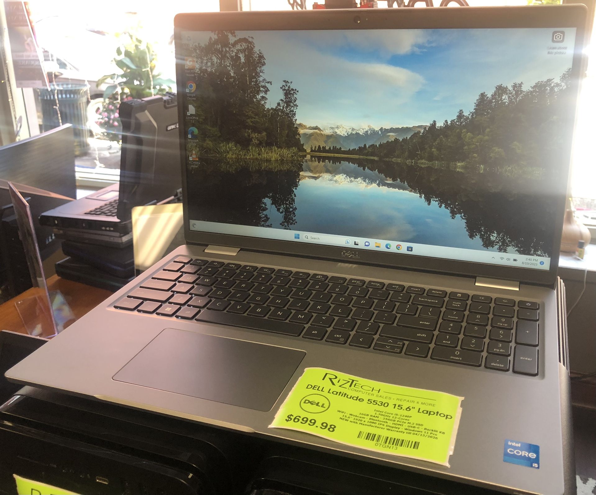 DELL Latitude 5530 15.6" Laptop