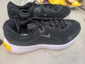 Nike Women's React Escape Size 7