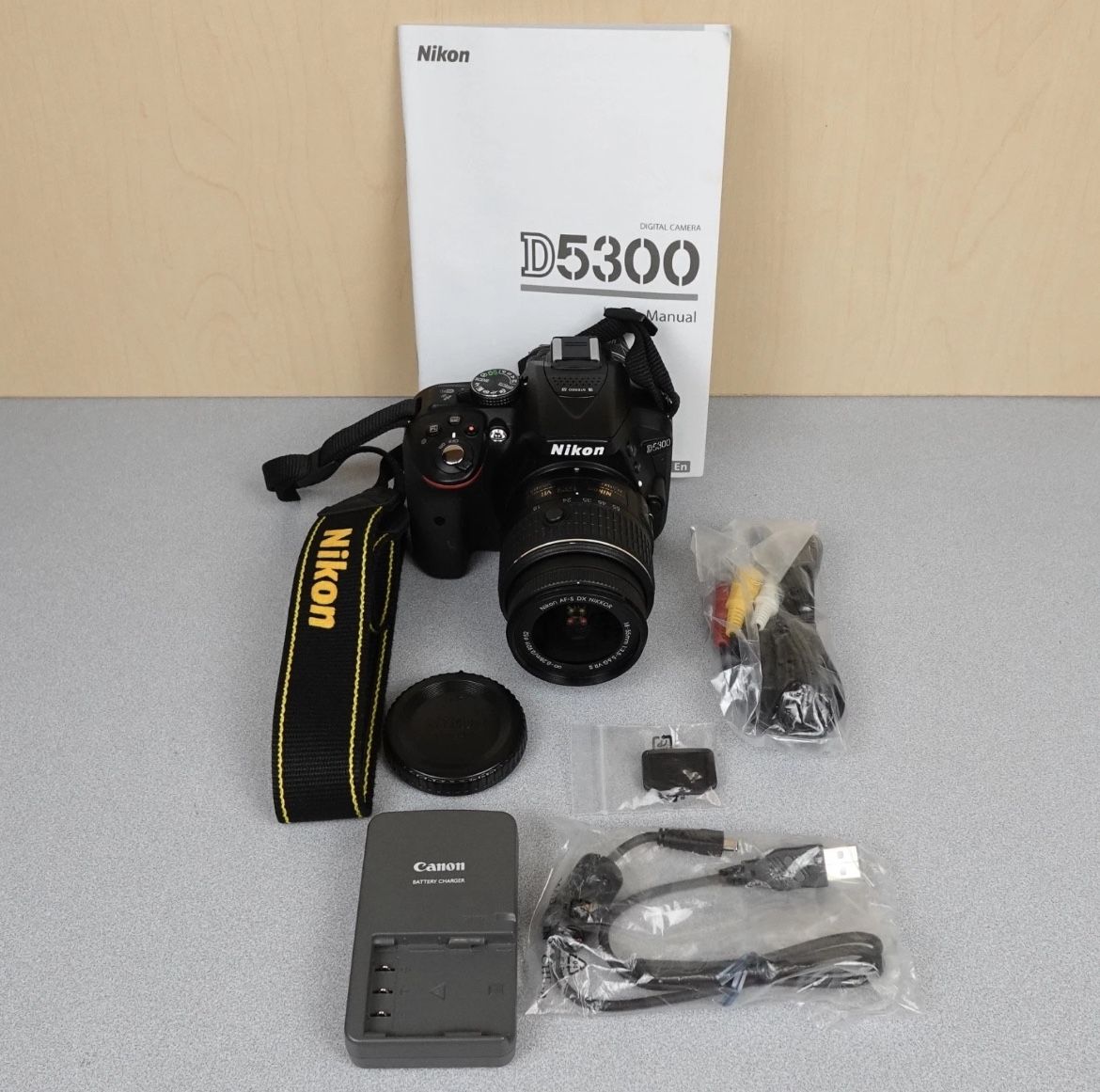 Nikon D5300 DSLR Camera w/NIKKOR 18-55mm DX VR G II Lens, Battery, Charger GOOD