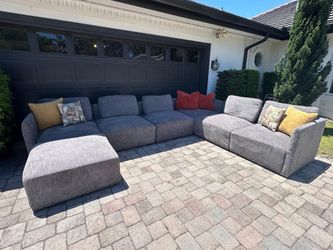 Sofá Sectional (7 pieces Decoration included) …delivery extra