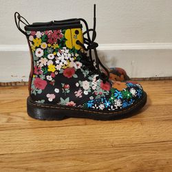 New Dr Martens 1460 Flower Boots Size 6 Ladies