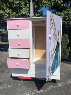 Large Pacoima Froze Wardrobe 