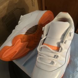 Jordan 11 Low Tangerine