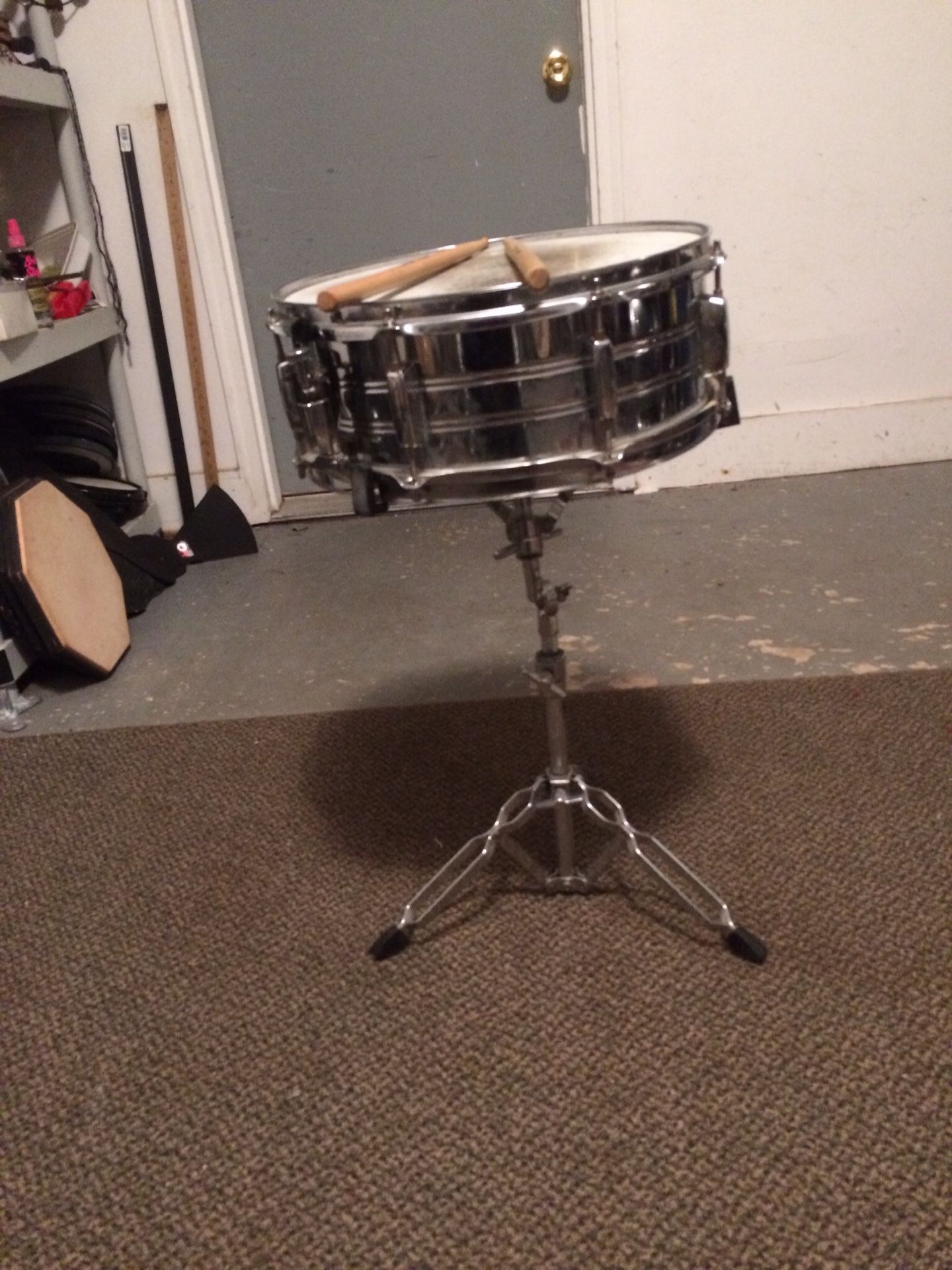 SNARE DRUM WITH STAND AND STICKS