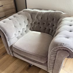 Tufted velvet accent Chair