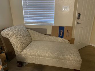 Chaise couch  (Fainting couch) 67x34x26
