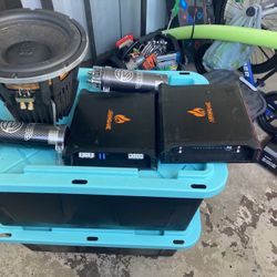 Car Audio Amps Sub And Capacitors