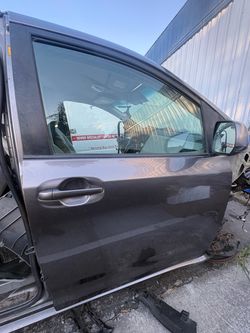 2011-2016 Toyota Sienna front Passenger Door Electric $450