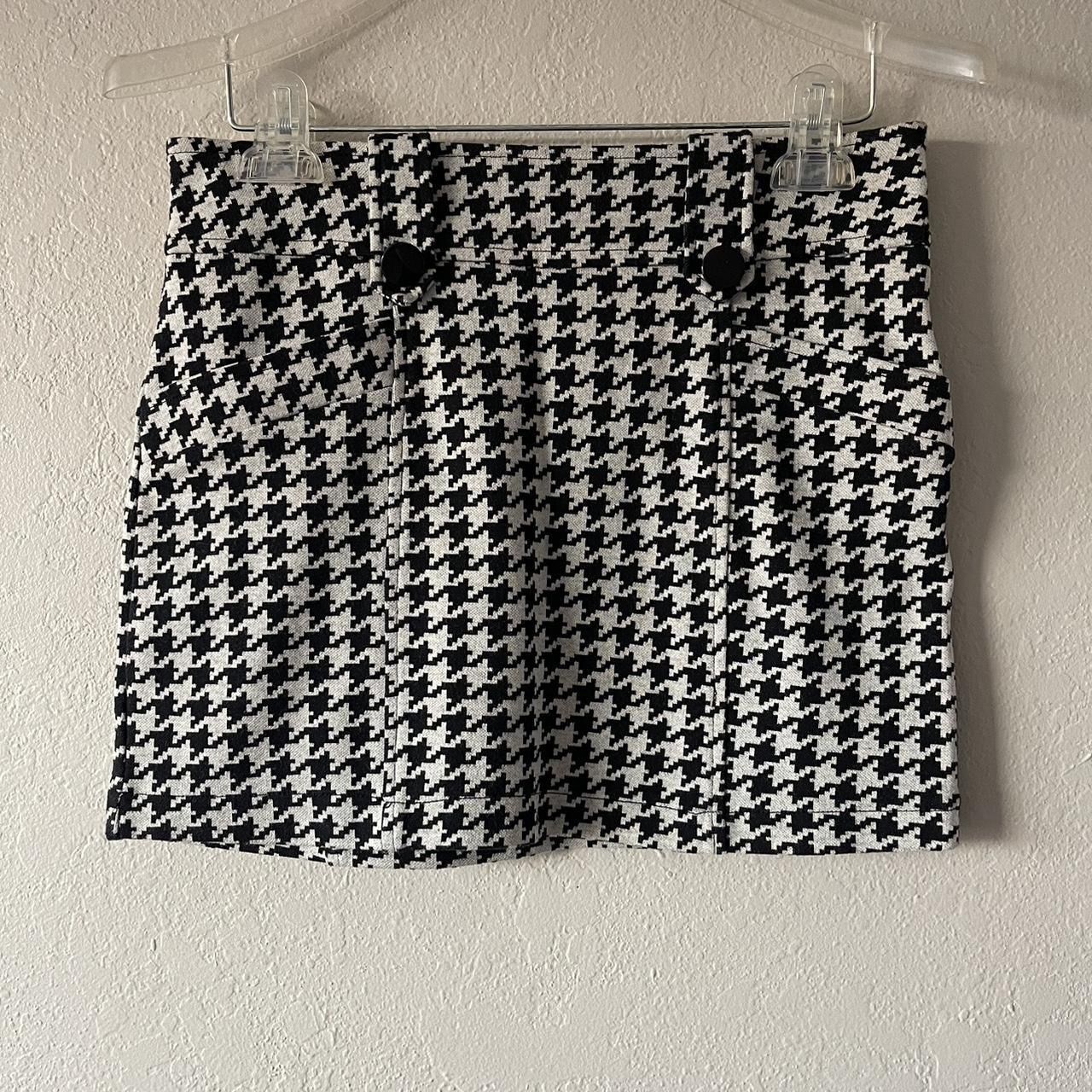 Forever 21, Women’s Black & White Houndstooth Print Fake Pockets Skirt, Size L