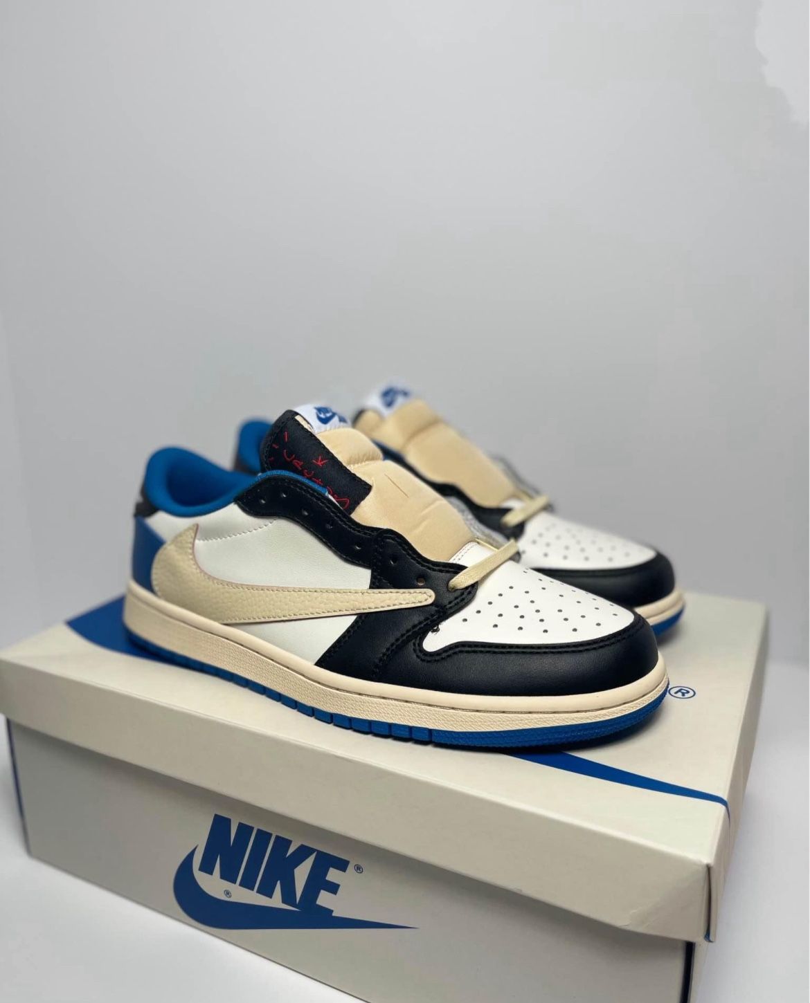 FRAGMENT X TRAVIS SCOTT JORDAN 1 LOW