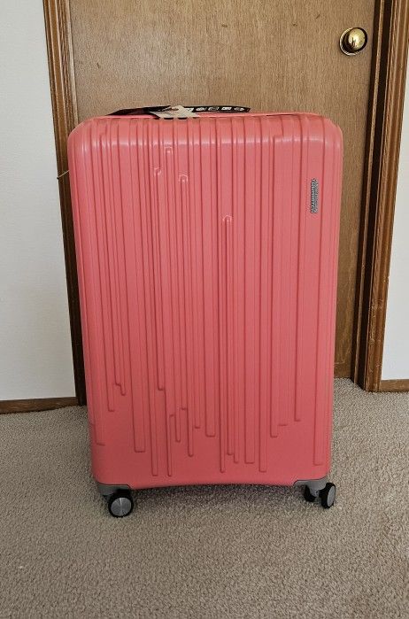 NEW American Tourister 28" Pink Luggage.