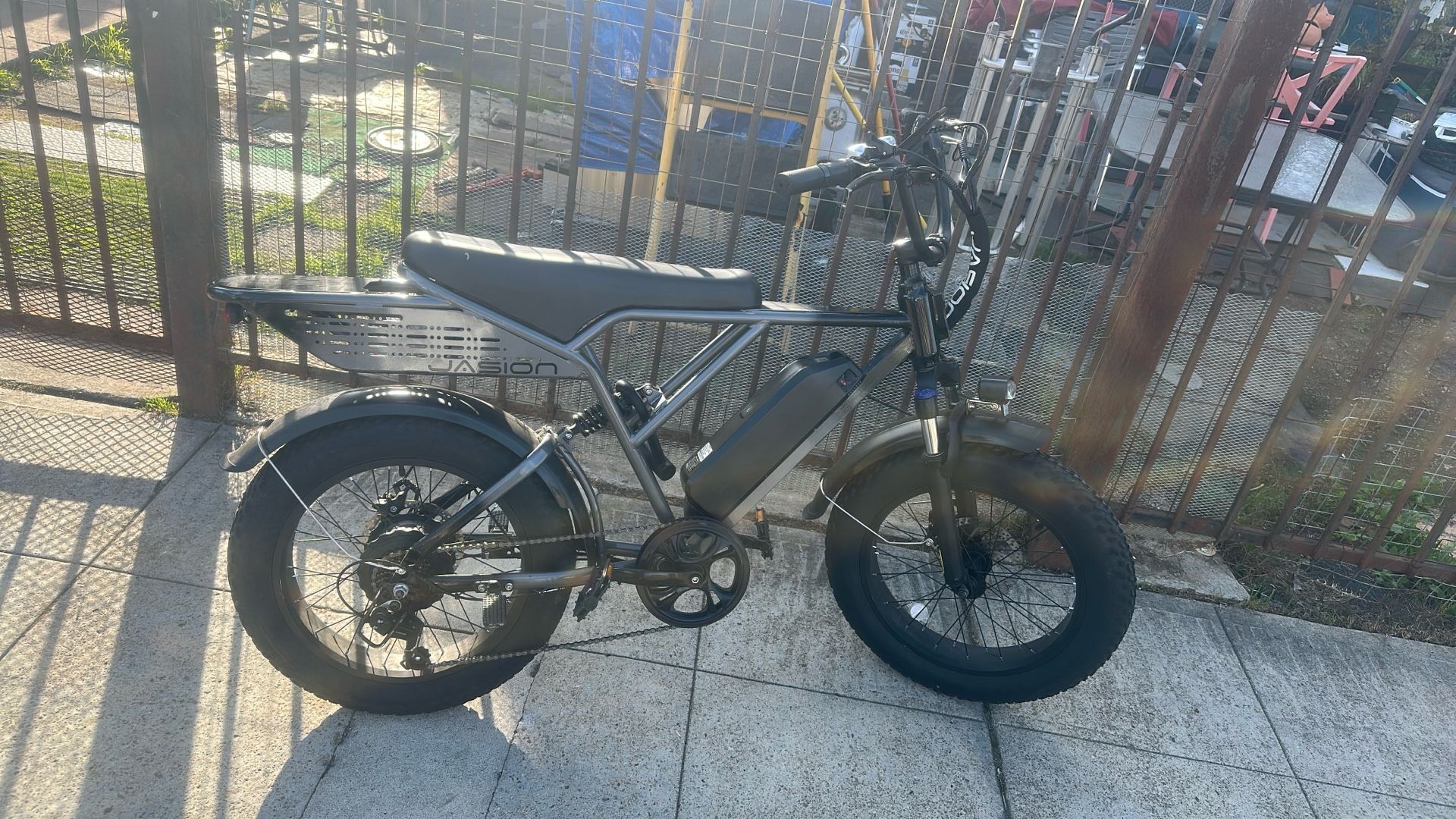 Jaslon E Bike Everything Good Like Brand New Just The Gear Switch To Change To Like 1 To 7. It’s Just A Little Broken, But It Doesn’t Really Mattetter