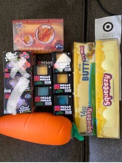 Please READ DESCRIPTION! Cloud Pleasers , Squeezys and NeeDoh mellow mallow