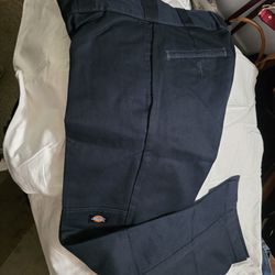 Dickies Navy Blue Loose fit pants 👖 size 30 X 30