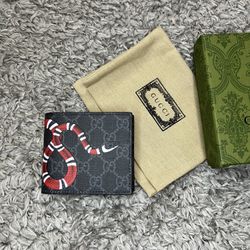 Gucci wallet 