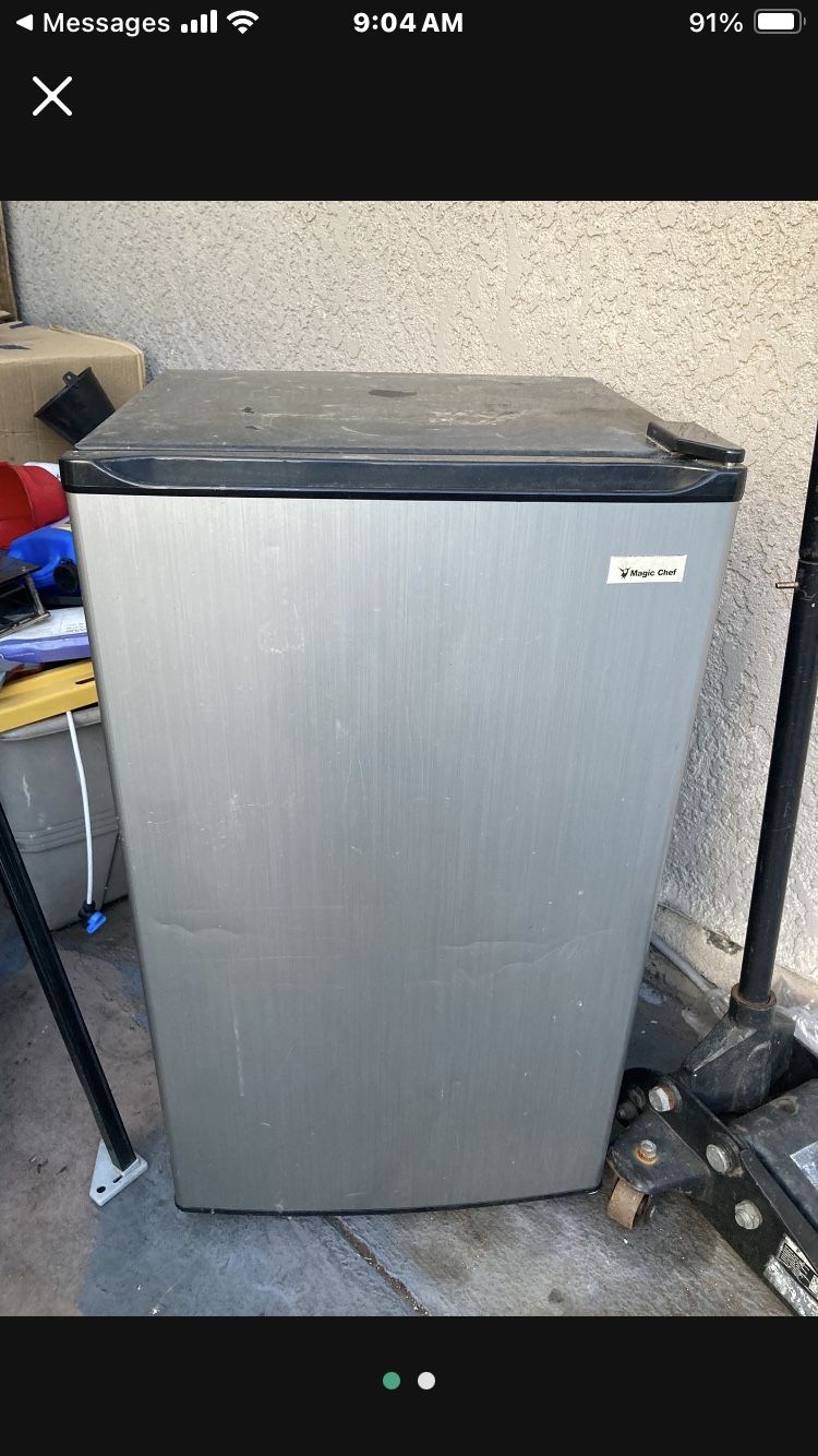 Magic Chef Refrigerator Small Fridge