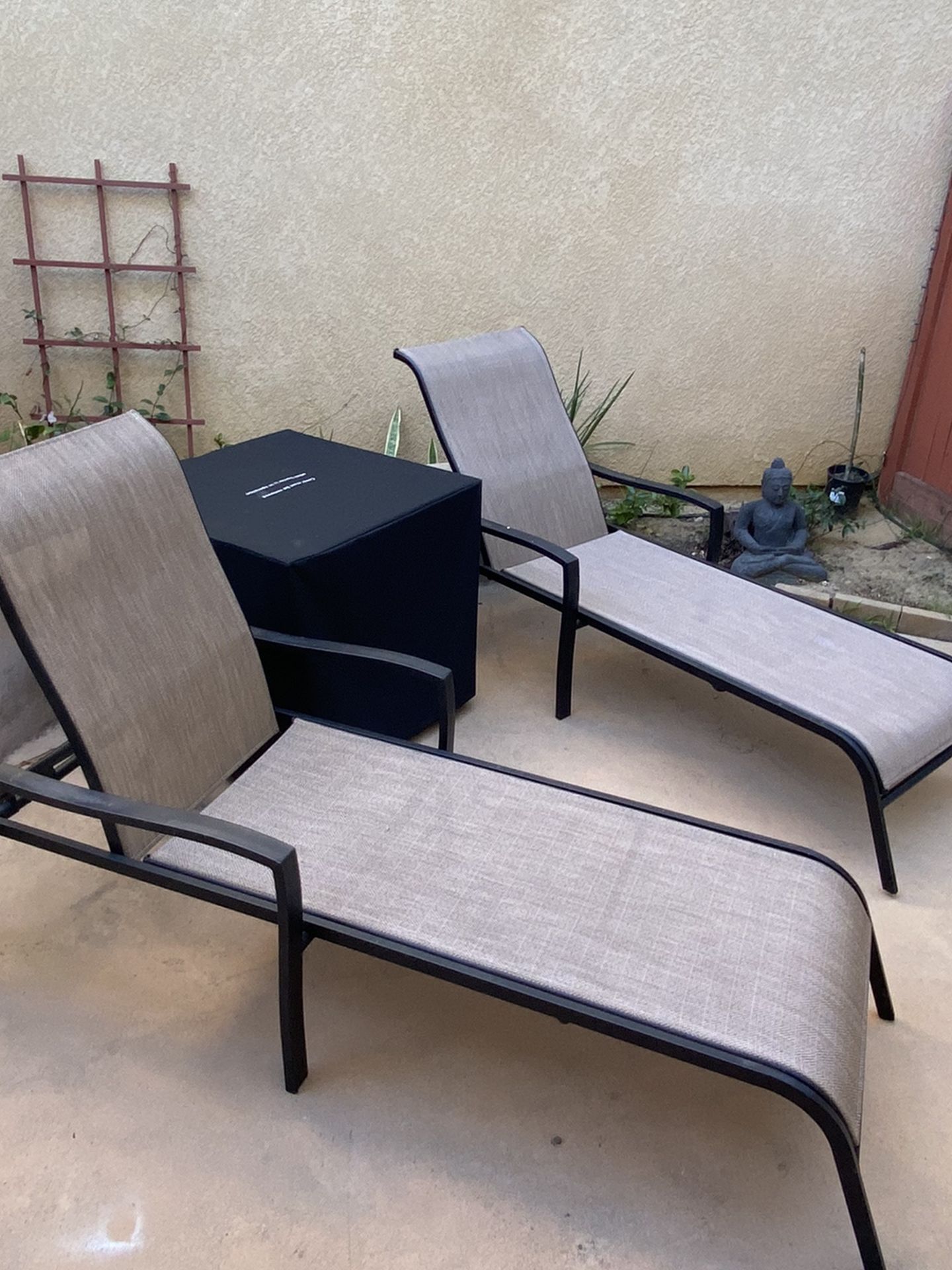 Good Quality Lounge Chairs
