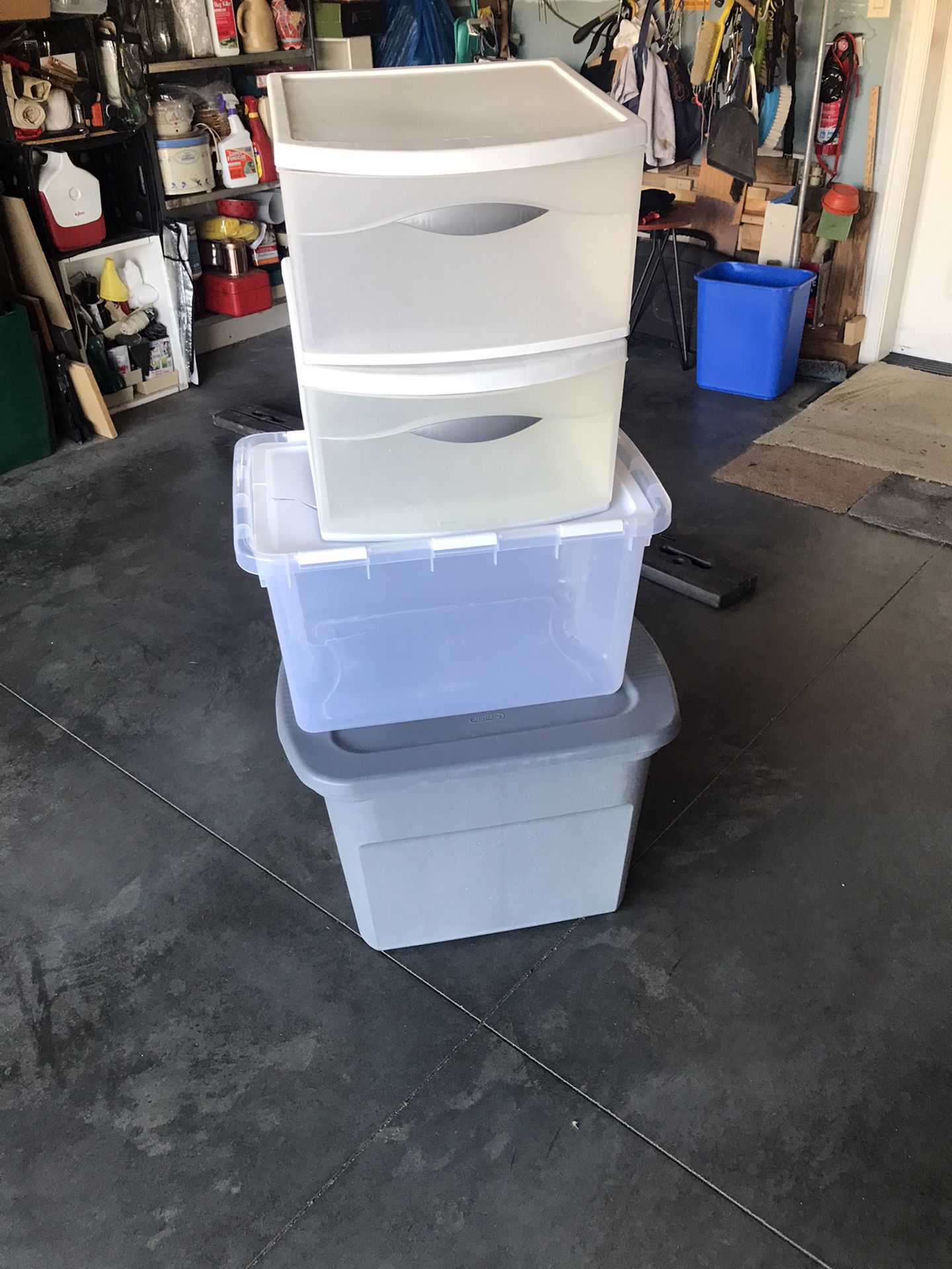 Four Sterlite Stackable Storage Bins With Lids