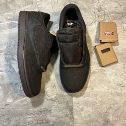 Travis Scott x Jordan dunks sneakers men’s 9.5