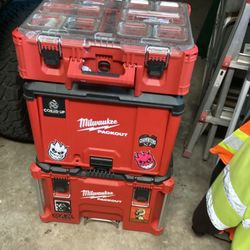 Milwaukee M18 Rolling  Packout 