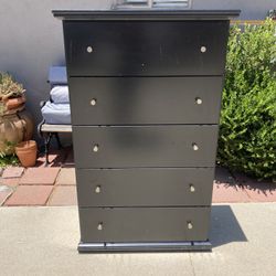 Dresser With 5 Drawers 