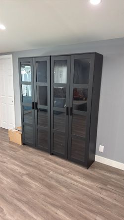 2 Display cabinets with glass shelving