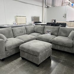 Brand New Sectional With Ottoman 🛋️‼️
