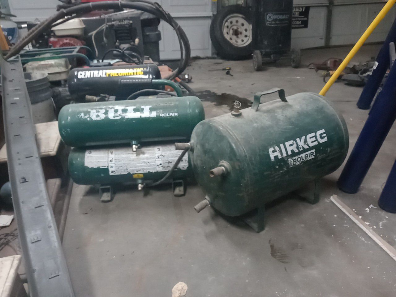Bull rolair compressor and air keg