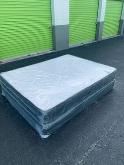NEW QUEEN REGULAR  MATTRESS AND BOX SPR+ING-2pcs